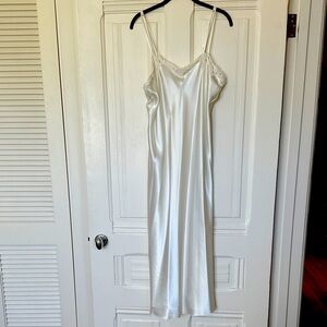 Oscar de la Renta White Satin Slip